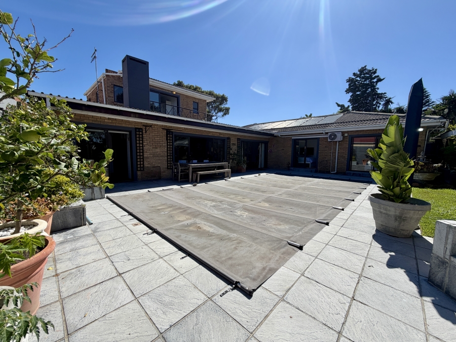 5 Bedroom Property for Sale in Flamingo Vlei Western Cape